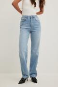 NA-KD Rette jeans med høy midje - Blue
