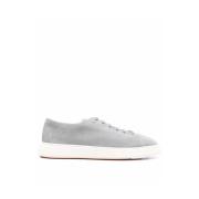 Hev sneaker-spillet ditt med lave semskede sneakers