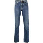 Slim-Fit Jeans med Distressed Effekt og Brodert Logo