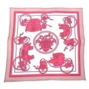 Pre-owned Silk scarves