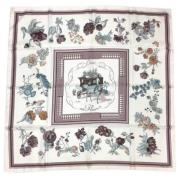 Pre-owned Silk scarves