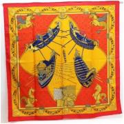 Pre-owned Silk scarves