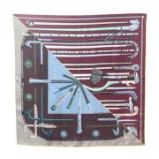 Pre-owned Silk scarves