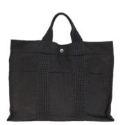 Pre-owned Canvas totes