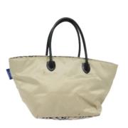 Pre-owned Fabric handbags