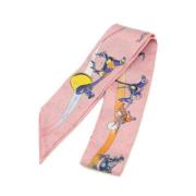 Pre-owned Silk scarves