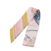 Pre-owned Silk scarves