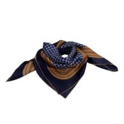 Pre-owned Silk scarves