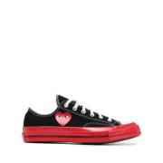 Svarte Bug-Eyed Heart Sneakers