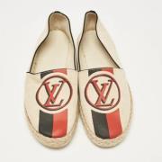 Pre-owned Canvas flats