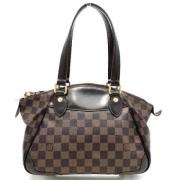 Pre-owned Fabric handbags