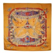 Pre-owned Silk scarves