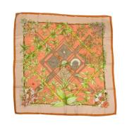 Pre-owned Silk scarves