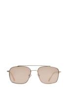 Nicki Gold Cinnamon Firkantede Solbriller Gold Corlin Eyewear