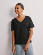 Selected Femme - Svart - Slfstandard Ss V-Neck Tee Noos