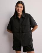 Woodbird - Svart - WBBeth Rib-Tech Cargo Shirts