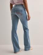 Nelly - Blå - Low Waist Bootcut Stitch Jeans