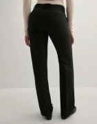 Nelly - Svart - Low Waist Straight Leg Pants