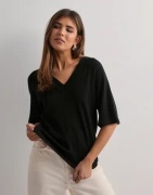 Mercer Amsterdam - Svart - Objthess 2/4 Lo V-Neck Knit Top Noo