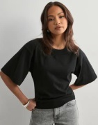 Neo Noir - Svart - Asha Boxy Tee