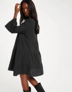 Only - Svart - Onlthyra Peplon Dress Noos Wvn
