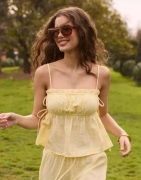 Nelly - Gul - Flowy Detail Top