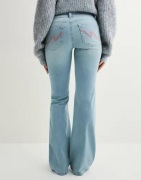 Nelly - Blå - Low Waist Bootcut Stitch Jeans