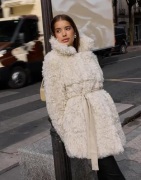 Nelly - Hvit - Cosy Short Fur Coat
