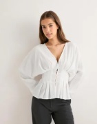 Nelly - Hvit - Button Pleat Blouse