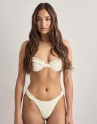 Nelly - Hvit - Ruffle Bikini Panty