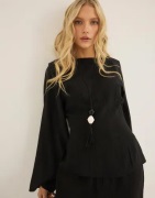 Nelly - Svart - Volume Sleeve Blouse