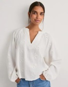 Vero Moda - Hvit - Vmnatali Ls Emb Top Wvn Noos