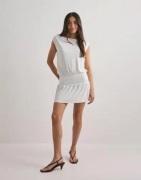 Nelly - Hvit - Soft Shoulder Mini Dress