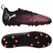 PUMA Future 8 Play MG Unlimited - Sort/Hvit/Glowing Red Barn